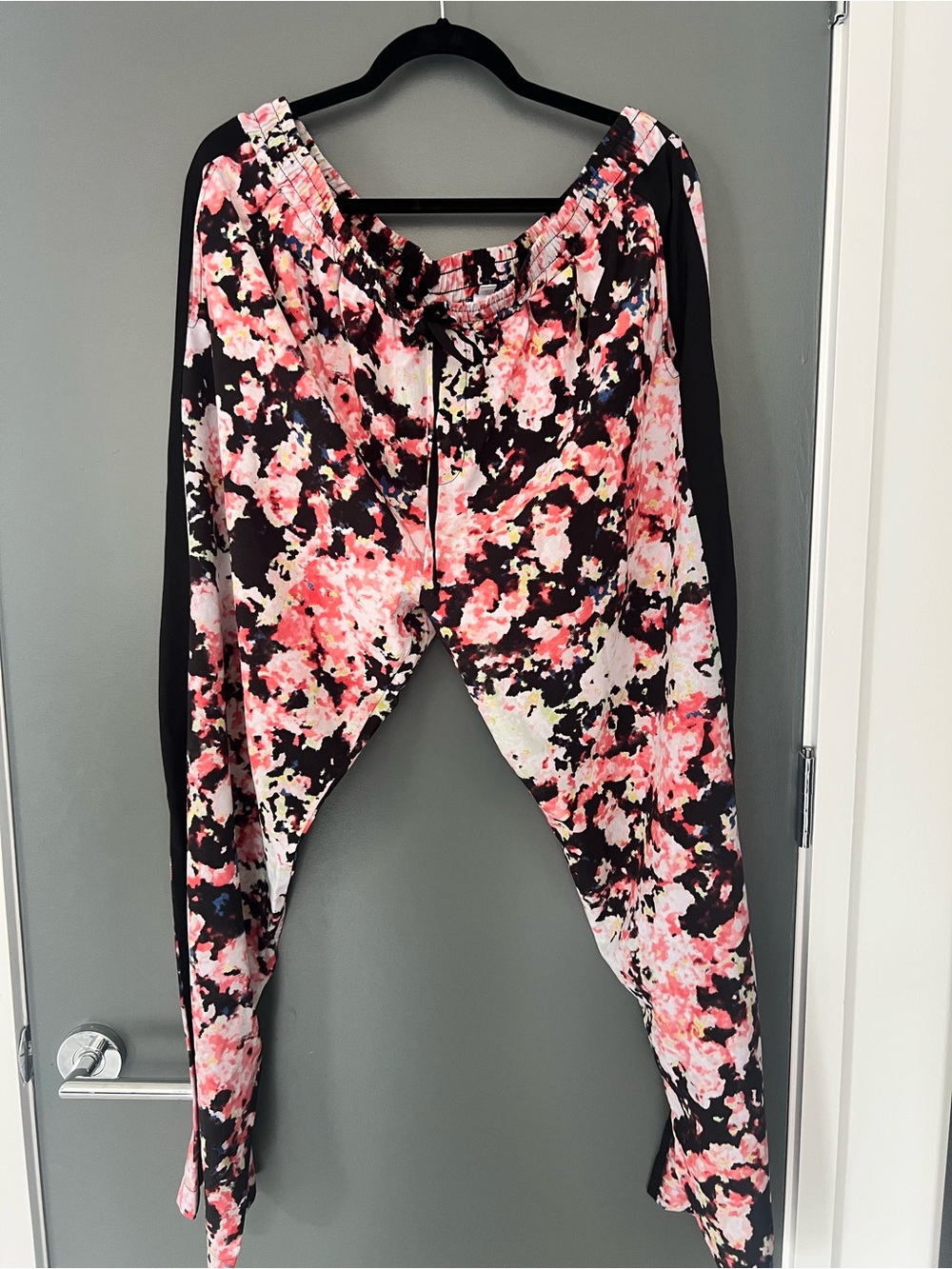 Xhilaration Black Pink Floral Jogger Pants